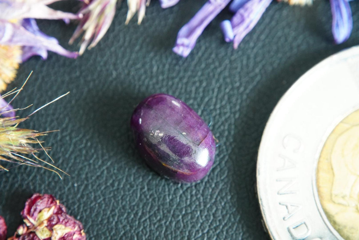 Corundum-Sapphire Cabochon, 10 x 7 mm, Handmade Oval, from Newfoundland and Labrador, Canada