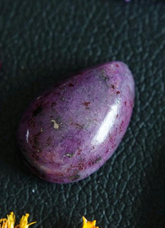 Cabochon en corindon saphir, 12 x 8 mm, poire faite main, provenant de Terre-Neuve-et-Labrador, Canada
