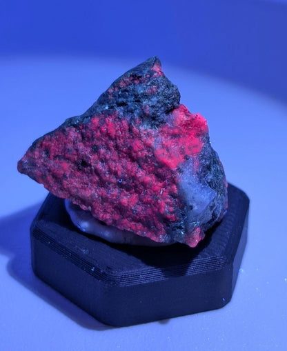 Corundum-Sapphire Specimen, 25 × 20 × 16 mm, from Newfound and Labrador, Canada