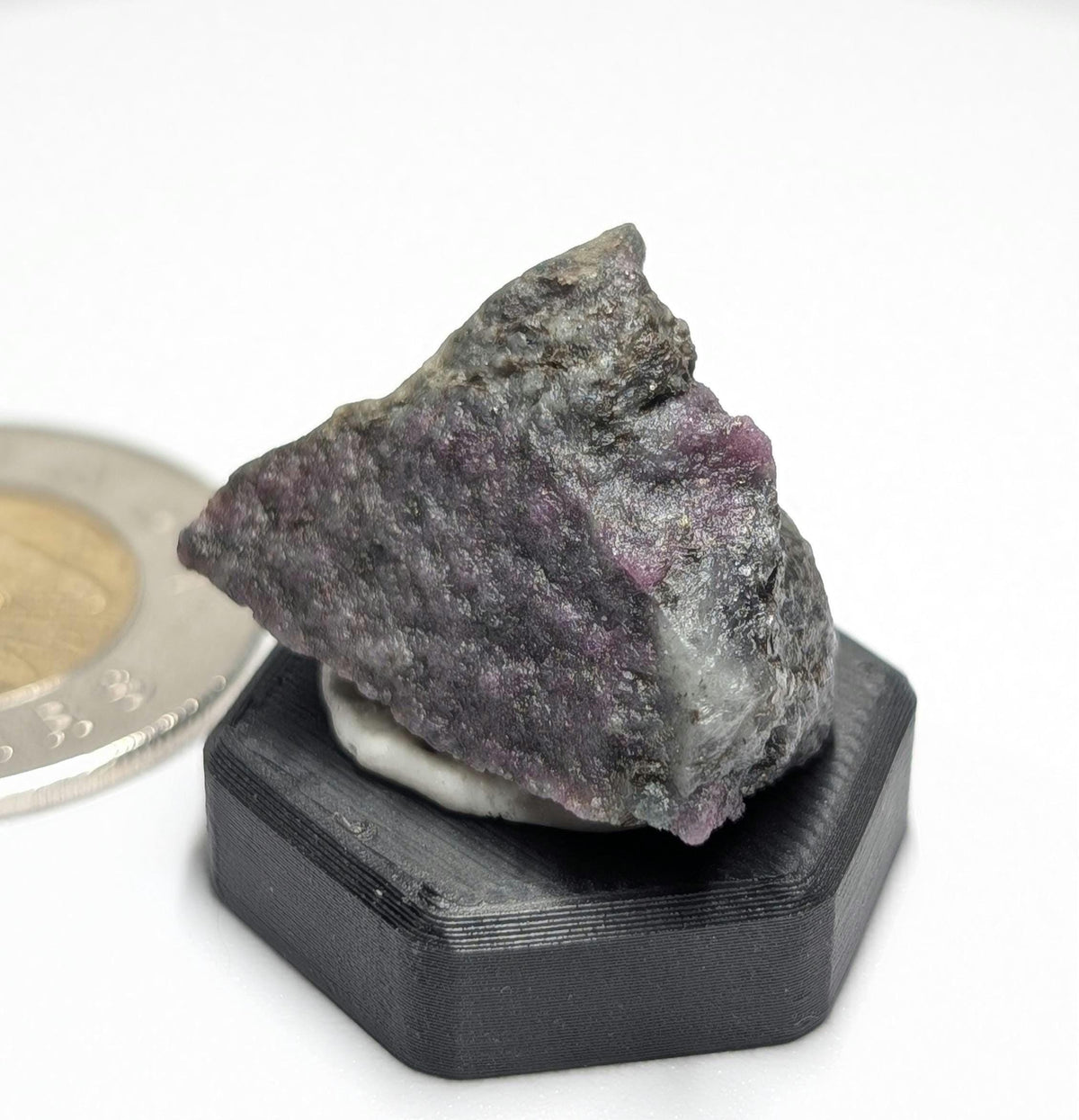 Corundum-Sapphire Specimen, 25 × 20 × 16 mm, from Newfound and Labrador, Canada