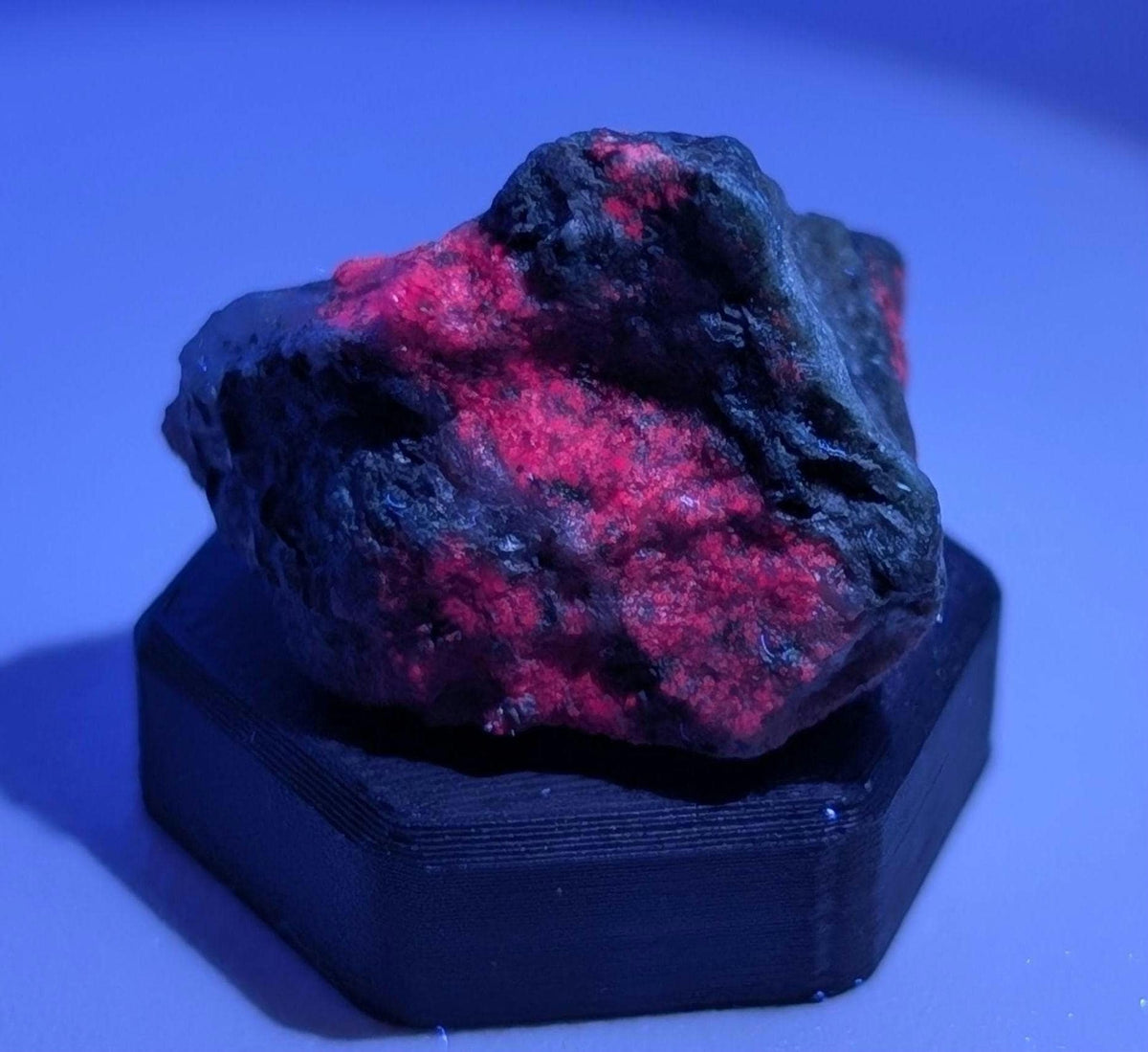 Corundum-Sapphire Specimen, 25 × 20 × 16 mm, from Newfound and Labrador, Canada
