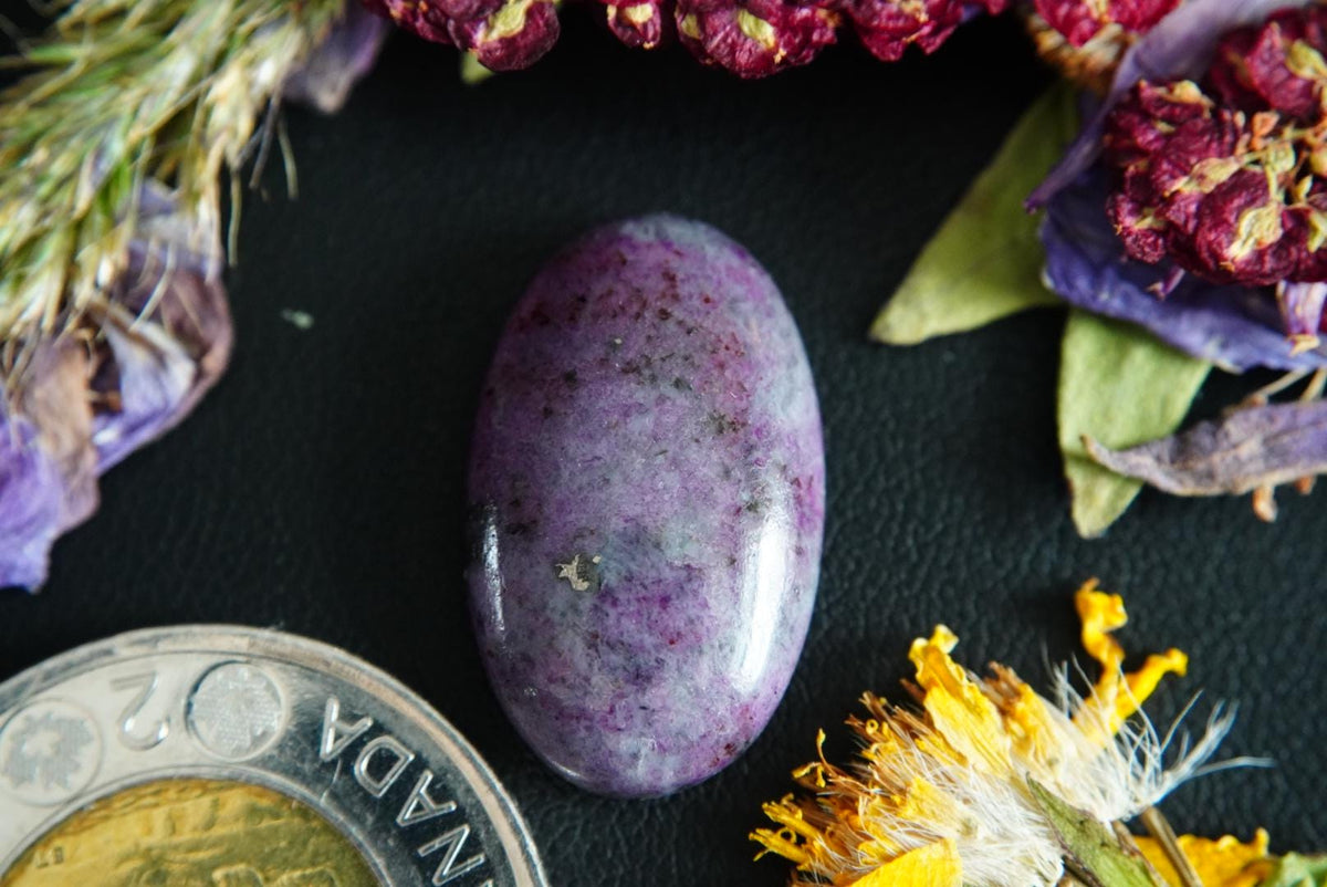 Corundum-Sapphire Cabochon, 23 x 14 mm, Handmade Oval, from Newfoundland and Labrador, Canada
