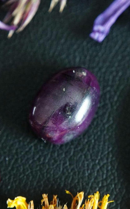 Corundum-Sapphire Cabochon, 10 x 7 mm, Handmade Oval, from Newfoundland and Labrador, Canada