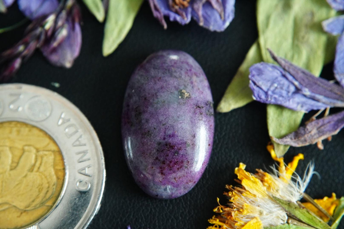 Corundum-Sapphire Cabochon, 23 x 14 mm, Handmade Oval, from Newfoundland and Labrador, Canada