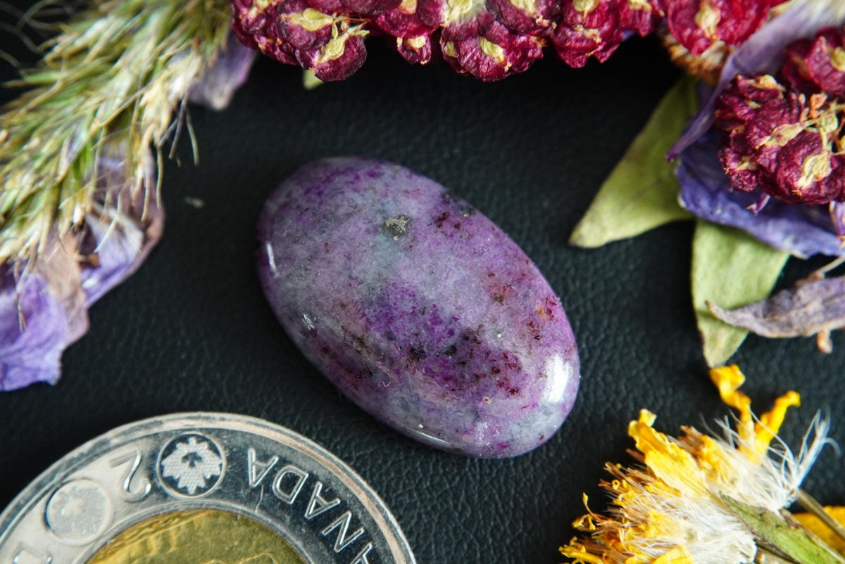 Corundum-Sapphire Cabochon, 23 x 14 mm, Handmade Oval, from Newfoundland and Labrador, Canada