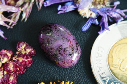 Corundum-Sapphire Cabochon, 17 x 11 mm, Handmade Oval, from Newfoundland and Labrador, Canada