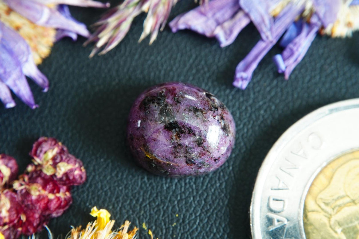 Corundum-Sapphire Cabochon, 13 x 11 mm, Handmade Oval, from Newfoundland and Labrador, Canada