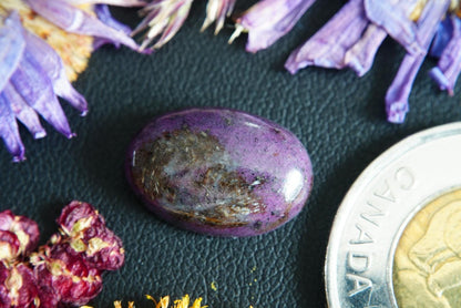Corundum-Sapphire Cabochon, 17 x 11.5 mm, Handmade Oval, from Newfoundland and Labrador, Canada