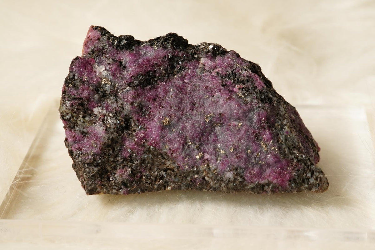 Corundum-Sapphire Specimen, 60 x 35 x 29 mm, from Newfoundland and Labrador, Canada