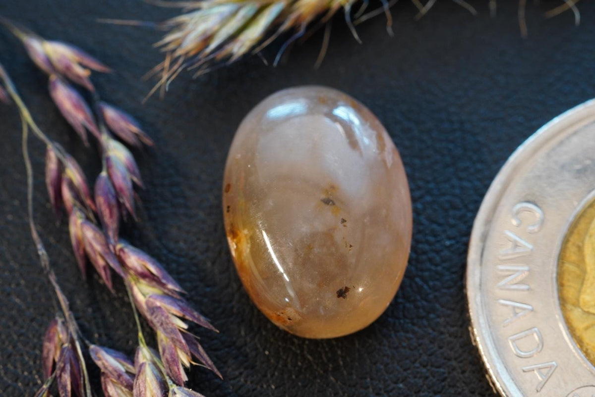 Agate Cabochon, 17 x 12 mm, Handmade Oval, from Saskatchewan, Canada