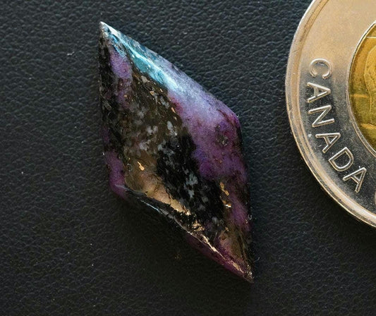 Cabochon de corindon-saphir, 28 x 13 mm, diamant fait main, provenant de Terre-Neuve-et-Labrador, Canada
