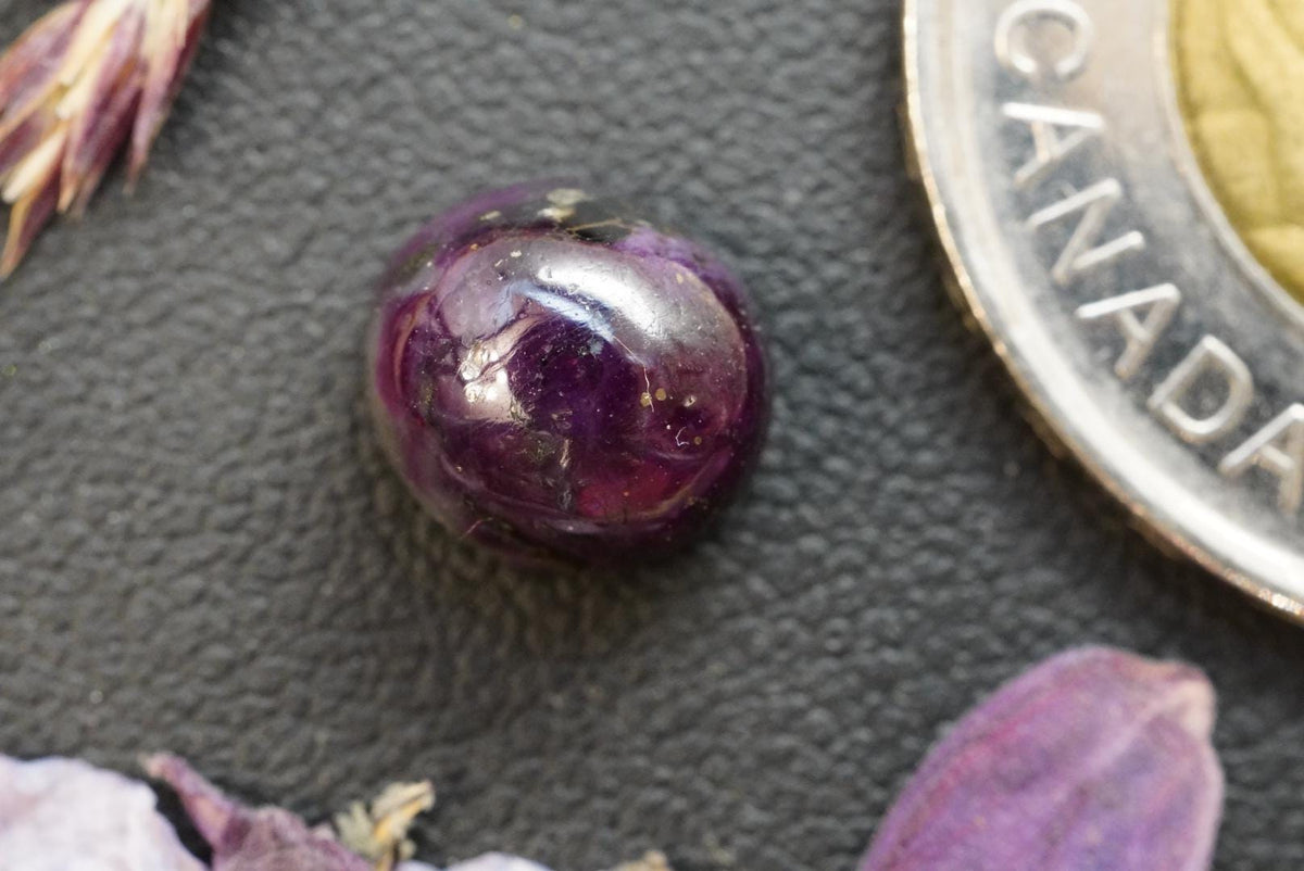 Corundum-Sapphire Cabochon, 9.5 x 8.5 mm, Handmade Oval, from Newfoundland and Labrador, Canada