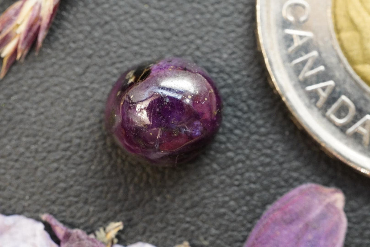 Corundum-Sapphire Cabochon, 9.5 x 8.5 mm, Handmade Oval, from Newfoundland and Labrador, Canada