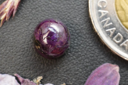 Corundum-Sapphire Cabochon, 9.5 x 8.5 mm, Handmade Oval, from Newfoundland and Labrador, Canada