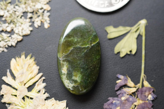 Cabujón de jade nefrita, 31 x 17,5 mm, ovalado hecho a mano, de Columbia Británica, Canadá